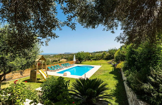 Secluded Villa w Private Pool, Children Play Area, Pool Table, BBQ & Sea Views - Foto 17