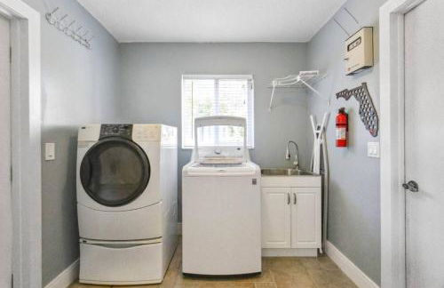 Beach Retreat Downtown Hot Tub - Foto 19