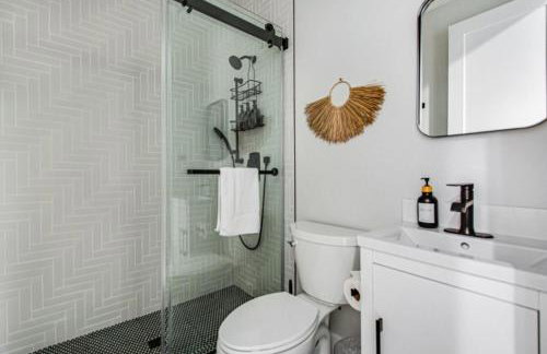 Beachfront Bliss in HB Luxury Ocean View Rental - Foto 24