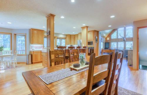 Iron Mountain - Spacious Secluded Lodge with Hot Tub & Game Room - Photo 20