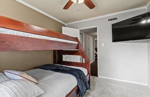 Red Door Hideaway 3BD Hot Tub Foosball - Foto 24