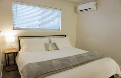 Two Bedroom Loft * Award Winning Beds * Down Town - Foto 7
