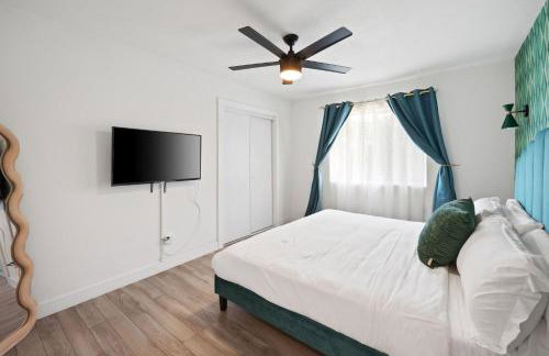 NEW Retro Escape 70's Vibes Wellness Game Room - Foto 39