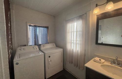 3BR suite w/ office close ISU - Foto 49