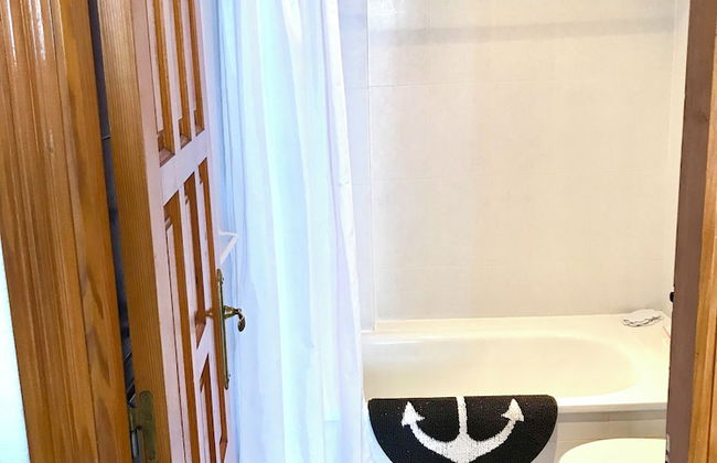 2-bed Apartment 10 min Drive to the Beach! - Foto 14