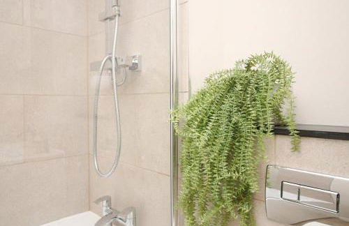 Stylish 2-Bed Apartment in the Heart of Cardiff Bay - Foto 26