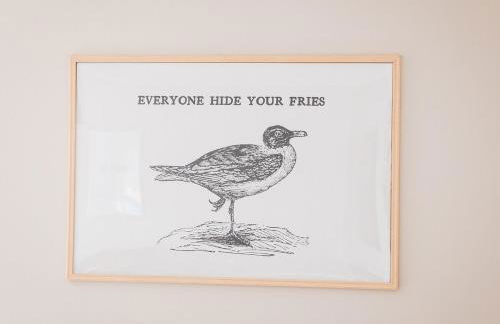 Golden Hour Getaway- Guest Favorite, 2 Min to Beach, Seasonal Pool & Arcade - Foto 37