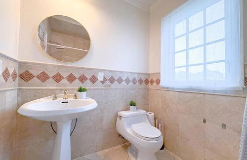 Family-Friendly 4 Bed 3 Bath Downtown Delight - Foto 33