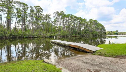 Resort Dock and Boat Ramp Home with Wolf Bay Access - Foto 4