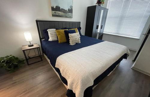 Centrally-Located 1BR Suite with Resort Pool View - Foto 1