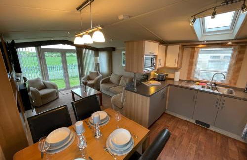 Millfields Holiday Park - Diamond Deluxe - Coastal Caravan Breaks - Foto 3