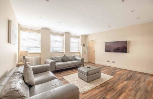 FAMILY FRIENDLY ESCAPE IN ETON, COUNTRYSIDE VIEWS with Hot Tub - By Tempstay - Foto 9