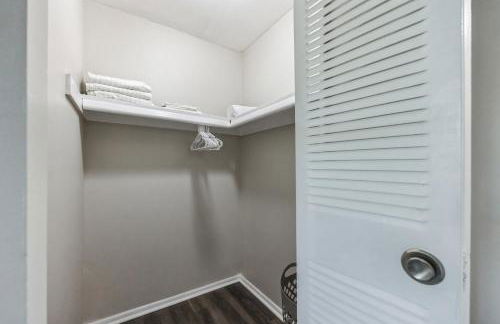 Pine Brook 502 I Pool Gym I Free Parking ! - Foto 8