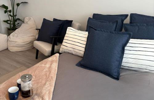 Modern Coastal Retreat, HotTub, Fire Pit, Pets welcome - Photo 16