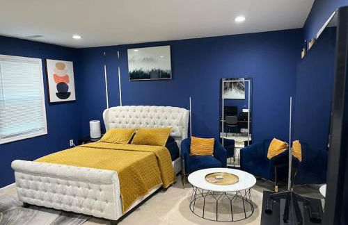 Stylish and Modern Large Bedroom - Foto 1