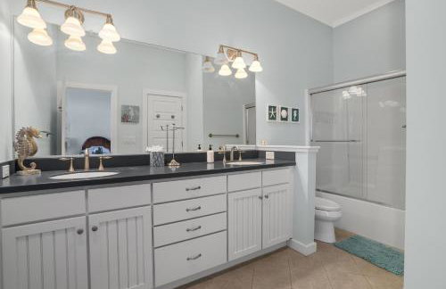 The Blue Pearl - Luxurious beachfront living with community pool! - Foto 57