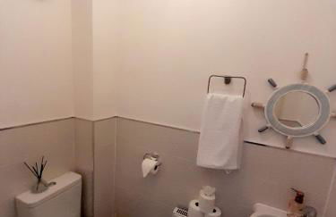 Spacious 4BR House with 2 Bathrooms and 1 WC ideal for Families, Professionals and Relocators near NEC, BHX, HS2 and JLR with Travel Cot, Pets Allowed and Free Parking - The Home Makers Hub - Foto 18