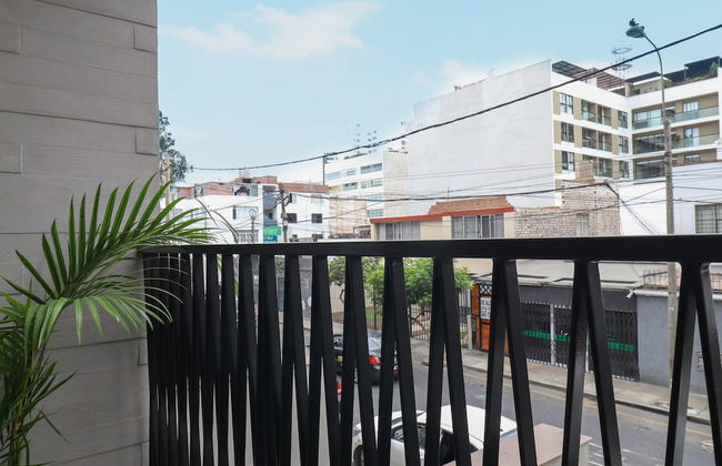 w Sophisticated 2BR With Balcony in Miraflores - Photo 16