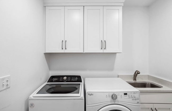 Dolphin Days by Avantstay Pool, 0.2mi to Beach! - Foto 41