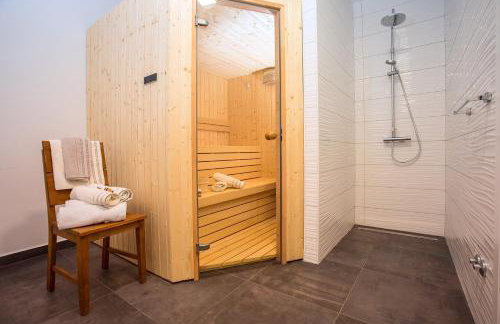 Villa Zora -luxurious villa with heated pool, sauna, 4 bedrooms, 10 persons max - Photo 27