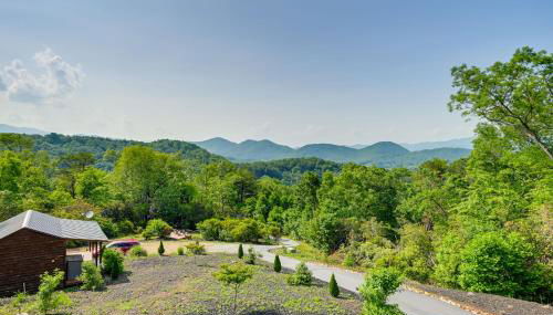 Beautiful Franklin Home with Bunkhouse and Hot Tub! - Foto 2