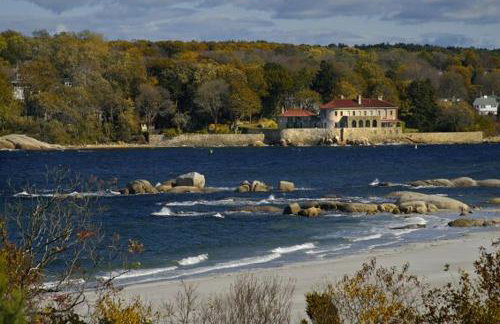 Elegant Gloucester Beach Getaway with Ocean Views! - Foto 29