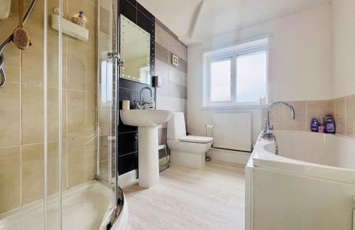 2 Beds, Entire Home, Spacious Bedrooms, Garden - Photo 5