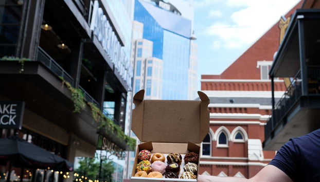 Durante il tour delle ciambelle a Nashville