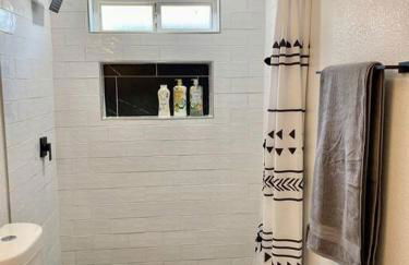 Uniquely remodeled historical district home - Foto 10