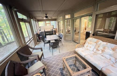 Woodshores Retreat - cozy retreat, hot tub, Lk MI - Photo 34