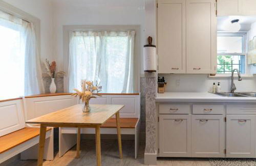 Charming Historic 4 bed -Nearby Eats, Brewery, Shops, Park - Foto 19