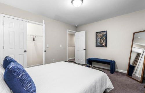 Charming 5bd - BBQ - Deck- 4mins Duke University - Photo 14