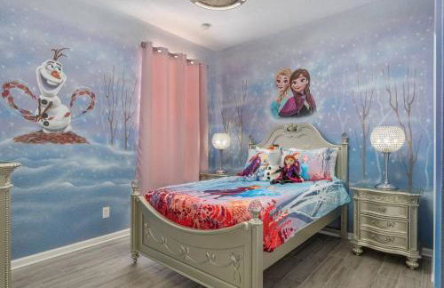 Spacious 4BR Home Themed Rooms, Pool, Near Disney - Foto 13