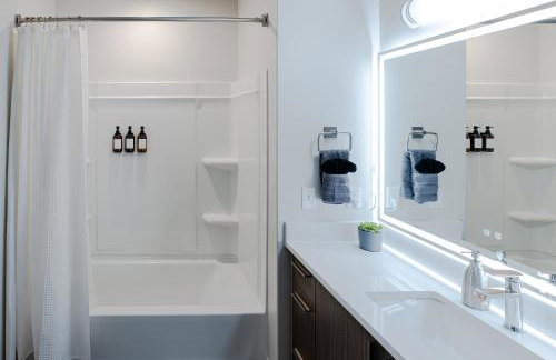 Convention Ctr Bespoke Beauty - 2BD Pool,Gym,Hot tub,Pkg - Foto 35