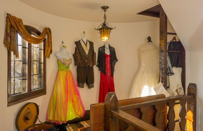 Castle on Glen - 3 Bedroom Home - Photo 12