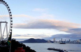 Para casais, prédio beira mar, em frente à Roda Gigante - Foto 39