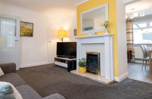 3 Bedroom House - Parking - Wifi - Fully Refurbished Throughout - New Kitchen & Bathroom - Foto 7