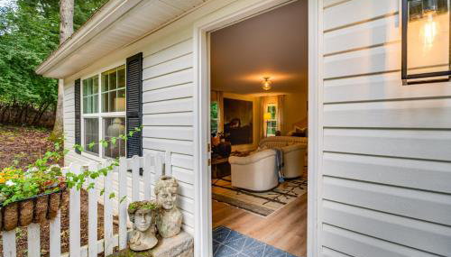 Idyllic Cave Spring Studio with Patio and Fire Pit! - Foto 4