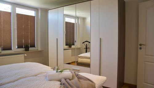 MS-Apartments I Ferienhaus Sielterrasse Ditzum - Foto 4, towels, wardrobe