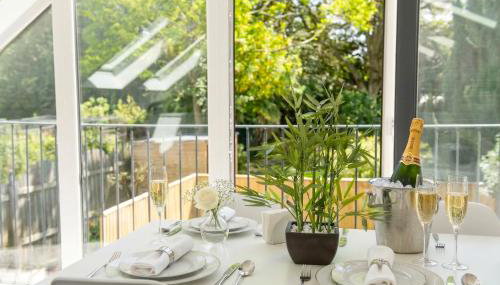Walnut Flats-F3, 1-Bedroom with Stunning Garden View, AC, Parking, Netflix, WIFI - Close to Oxford, Bicester & Blenheim Palace - Photo 4, Garden, Garden view