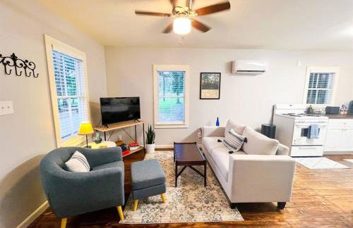 Unwind & Relax at Azalea Cottage on Bayou - Foto 8