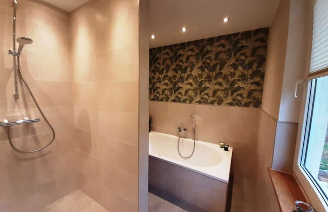 Under the District Administrator's Mountain - Foto 6