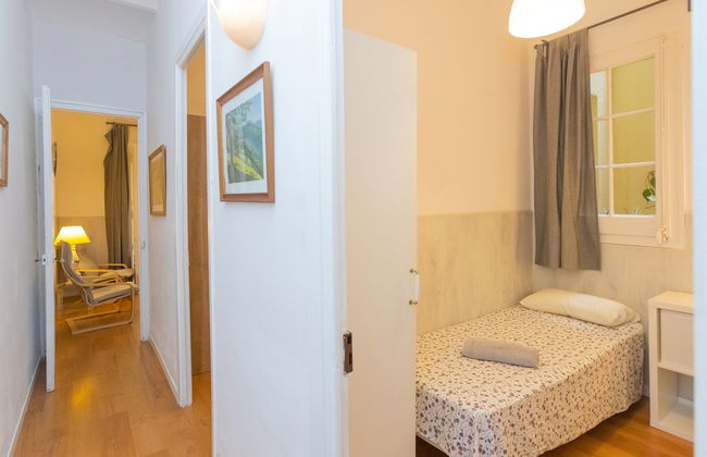 2 bedroom Apartment in Barcelona - Photo 14