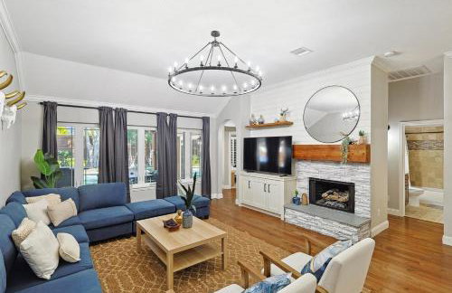 5BD 2BA w Backyard Oasis Pool Jacuzzi Firepit - Foto 2