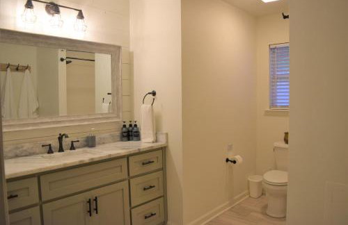 Gathering Place Big, with Dock, Fiber, and Tankless WH - Foto 21