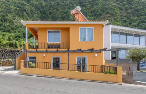 Coastal São Vicente Mountain & Sea View Hideaway with Free Parking - Foto 35