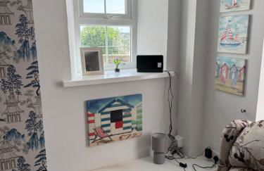 Spacious, sleeps 7, 2 baths, Central Saltash - Photo 7