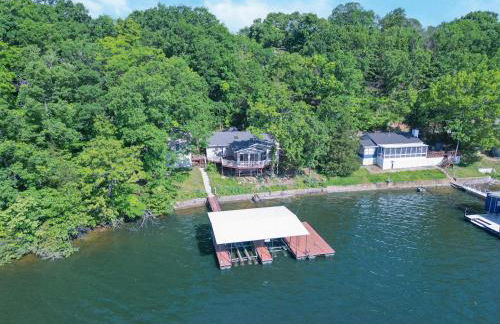Lakefront Family Home Private Dock with Huge Views - Foto 1
