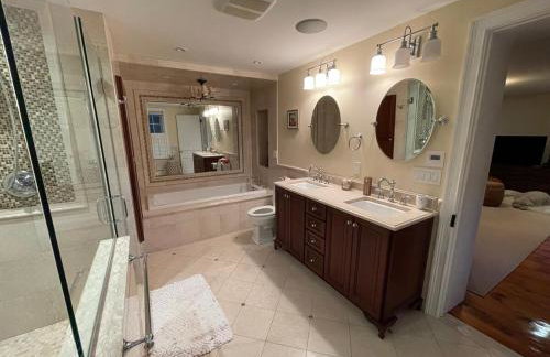 The Historic Jesse Buel Farmhouse w Heated Pool - Foto 31