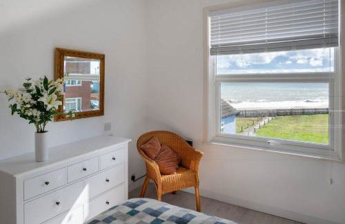 Sea View Beachfront House - Photo 14